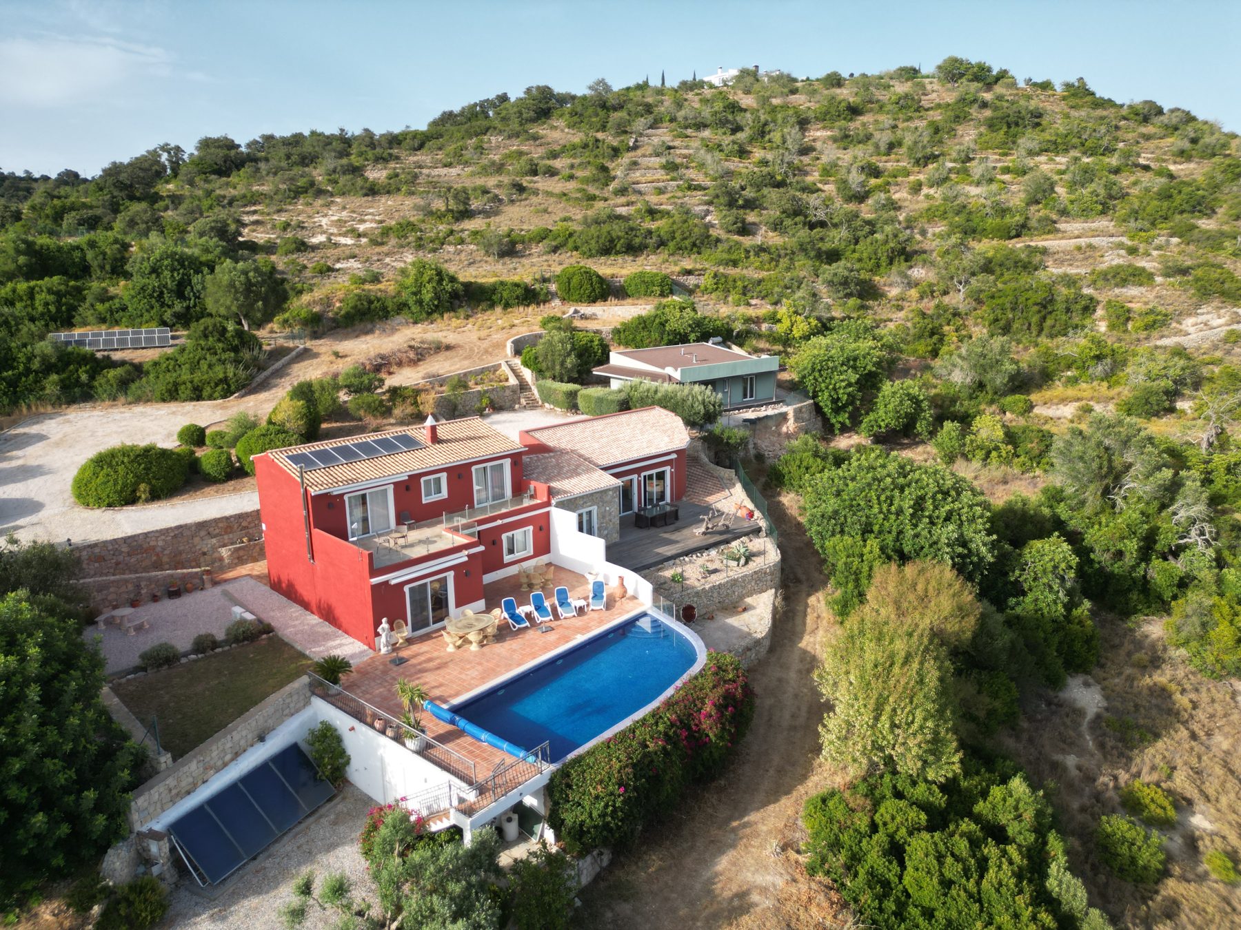Estoi country estate — two houses and a guest cottage on a hillside plot, for sale
