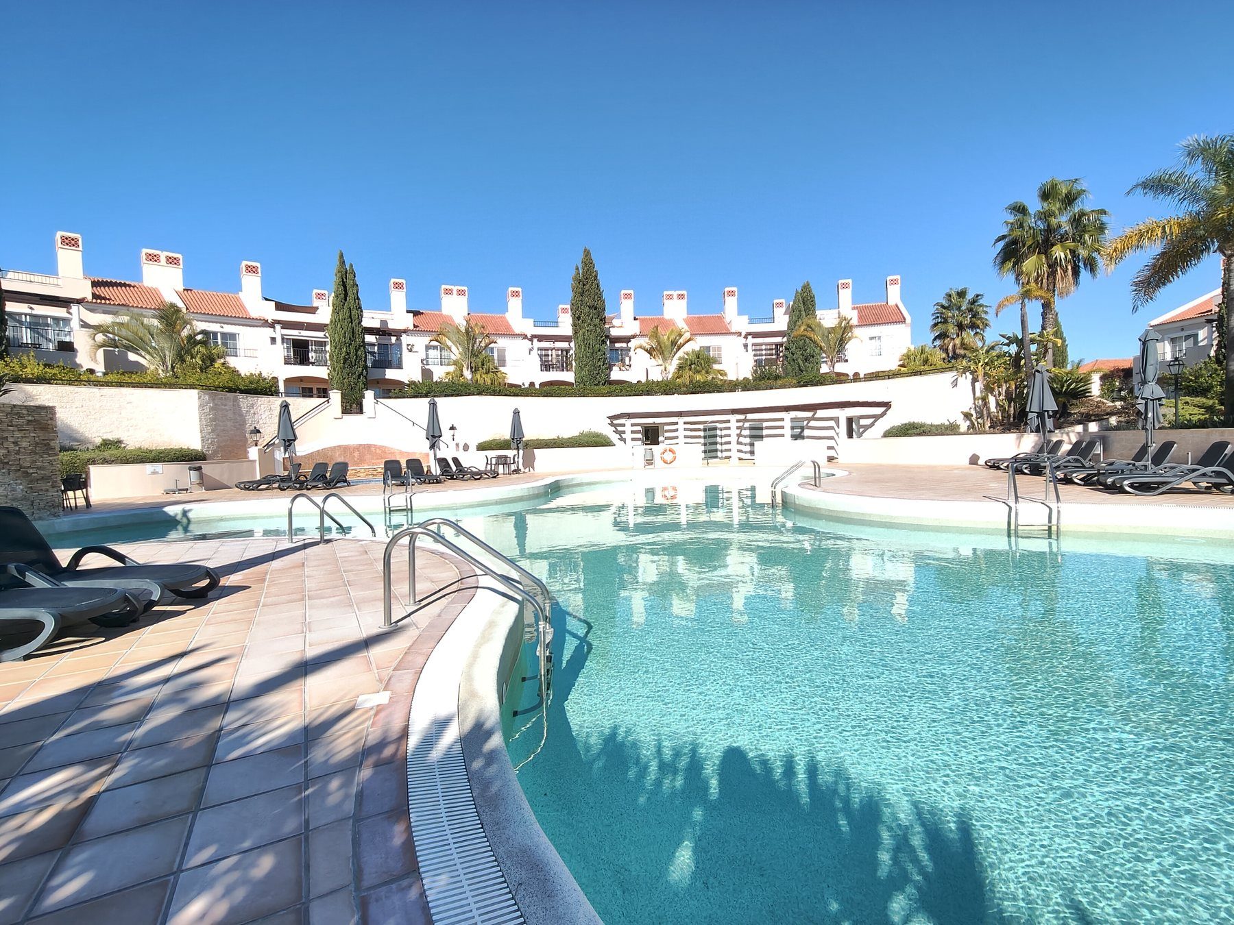 Palmyra, Vila Sol — communal pool within the gated community