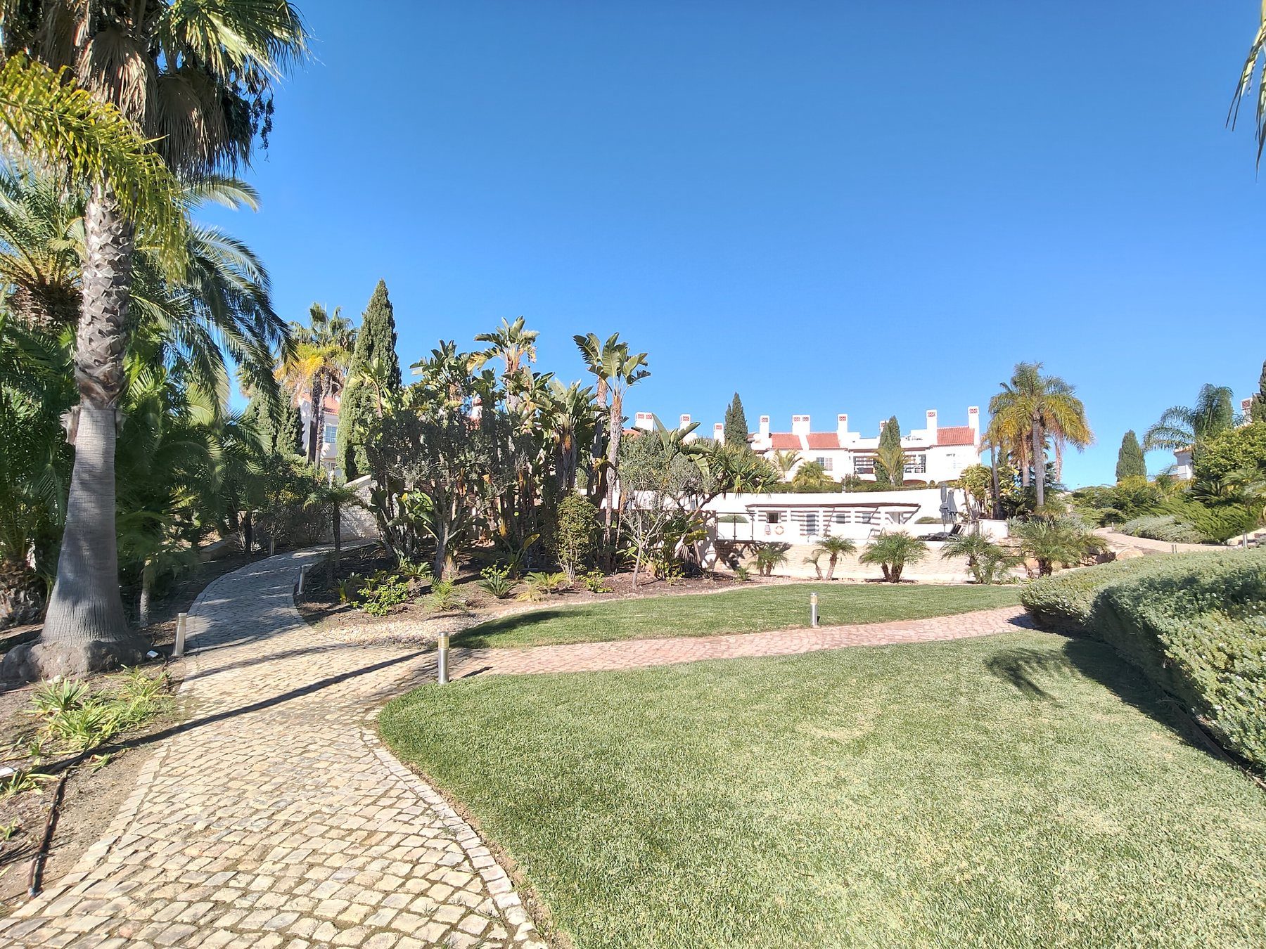 Palmyra, Vila Sol — landscaped communal gardens