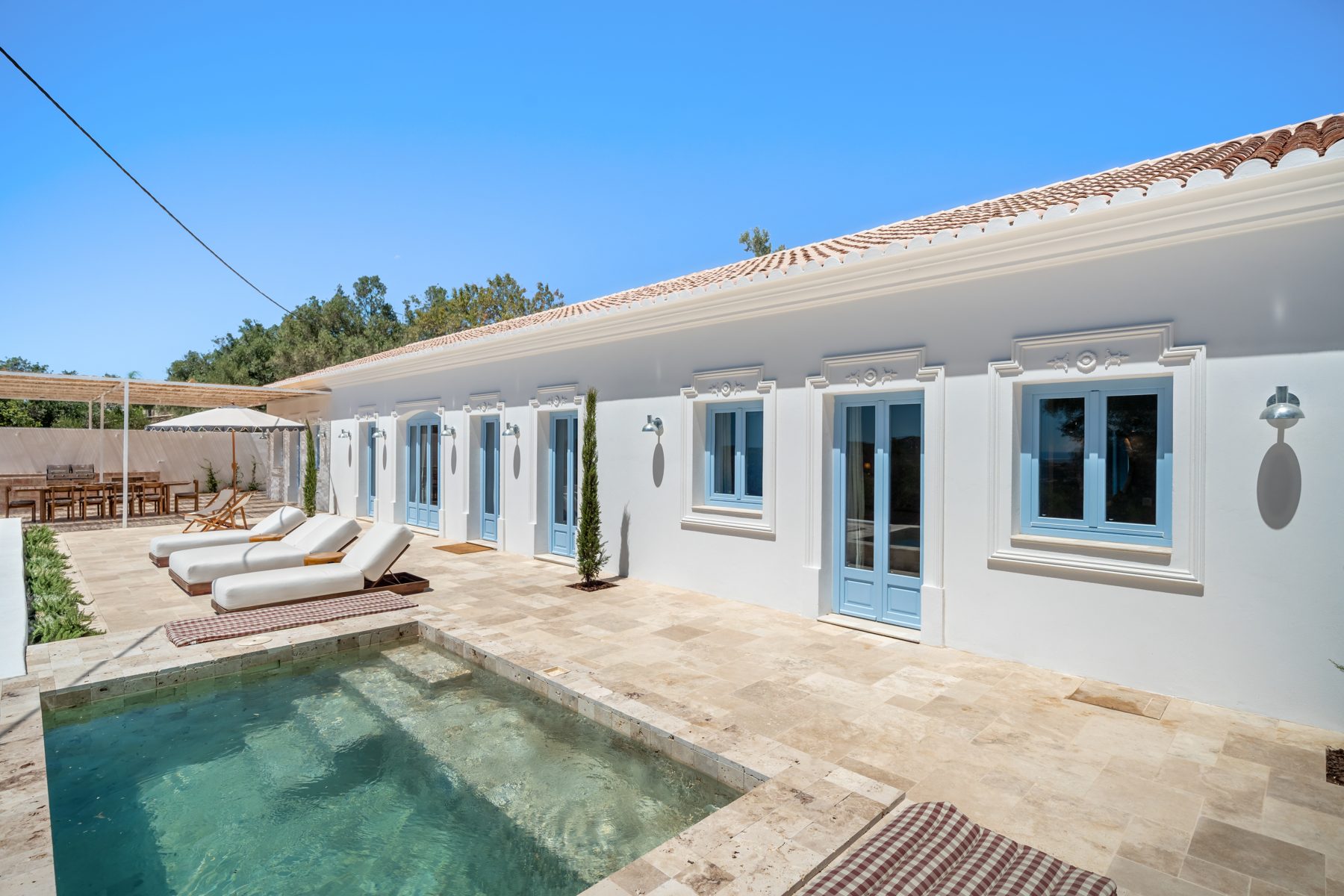 Santa Bárbara de Nexe — restored Algarve farmhouse with plunge pool, for sale