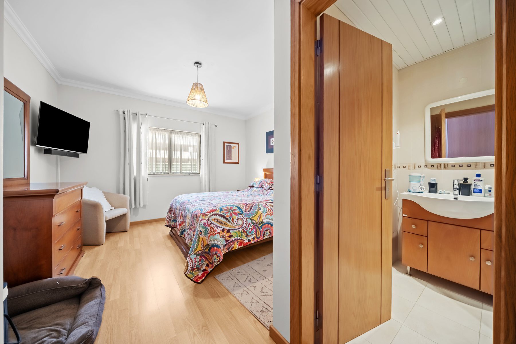Colinas da Boavista, Tavira — double bedroom with en-suite beyond