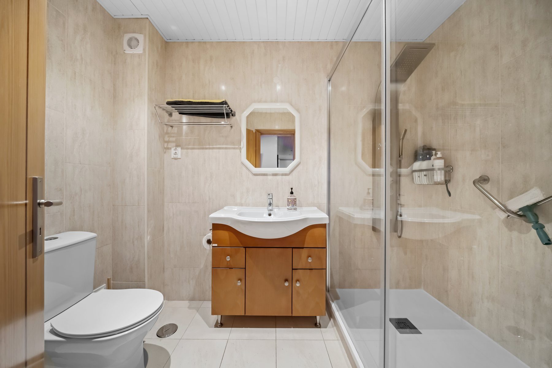 Colinas da Boavista, Tavira — bathroom with walk-in shower