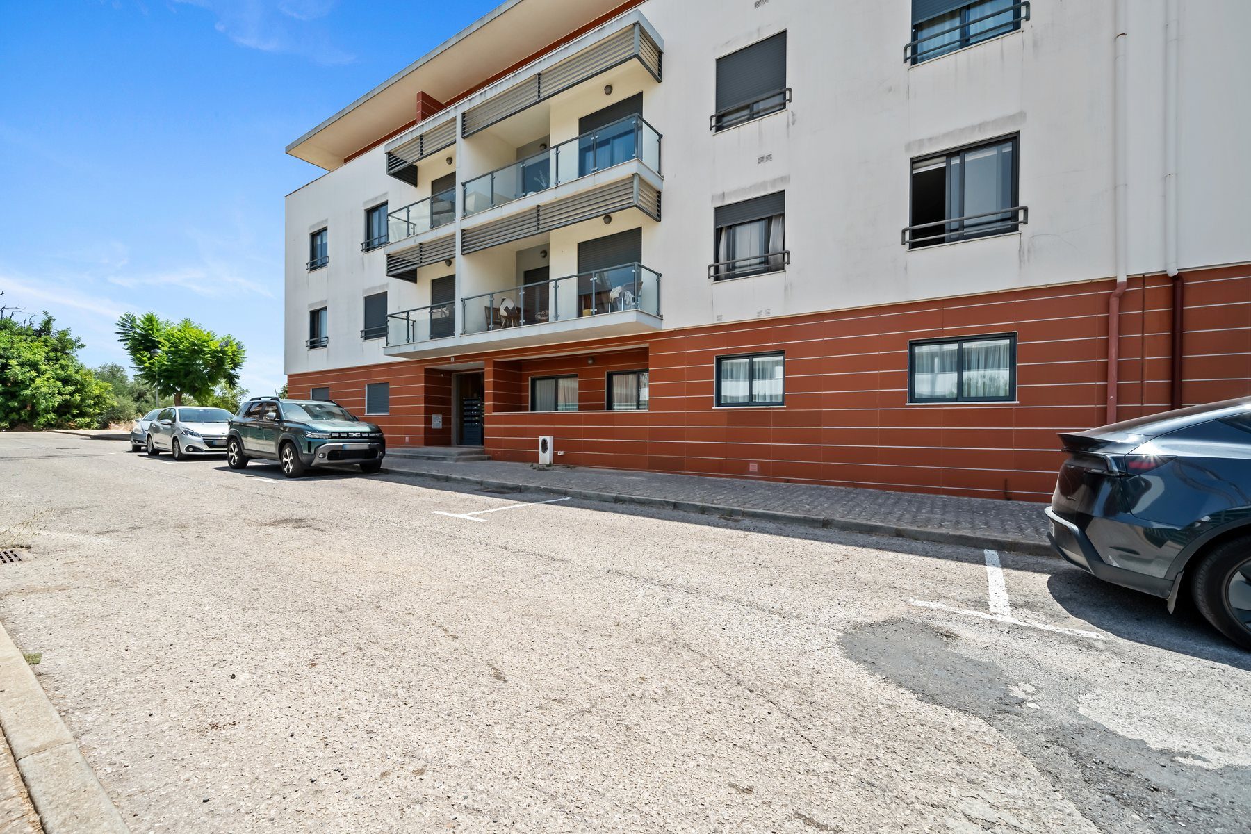 Colinas da Boavista, Tavira — the residential building from the street